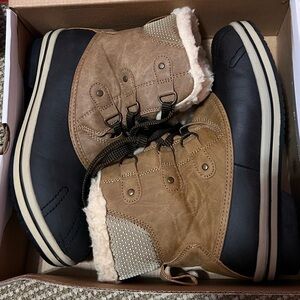 Bearpaw Women’s Tan and Black Snow Boots